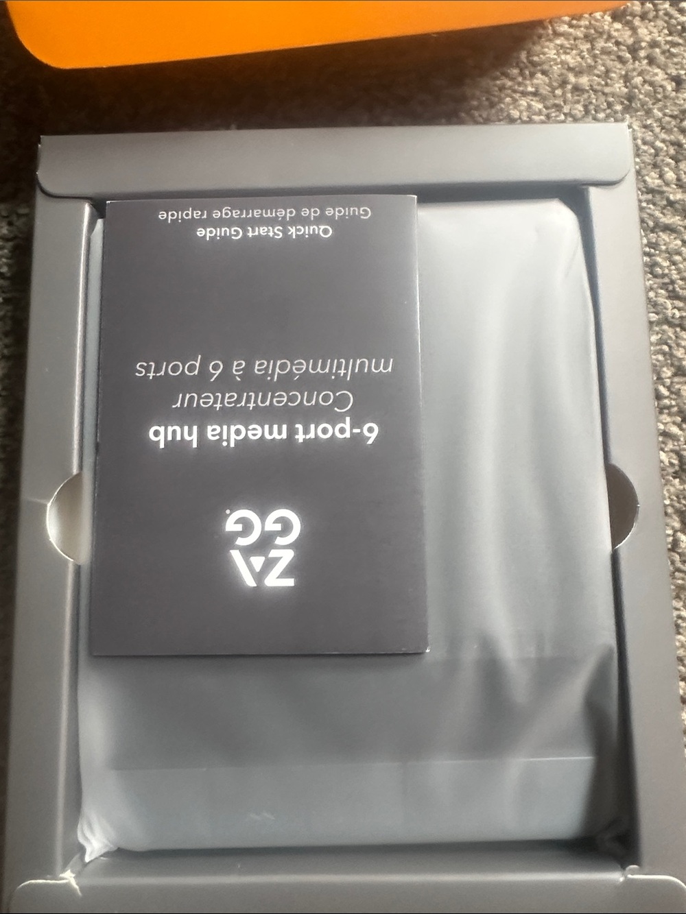 Zagg 6-Port Media Hub - Black - Picture 3 of 4